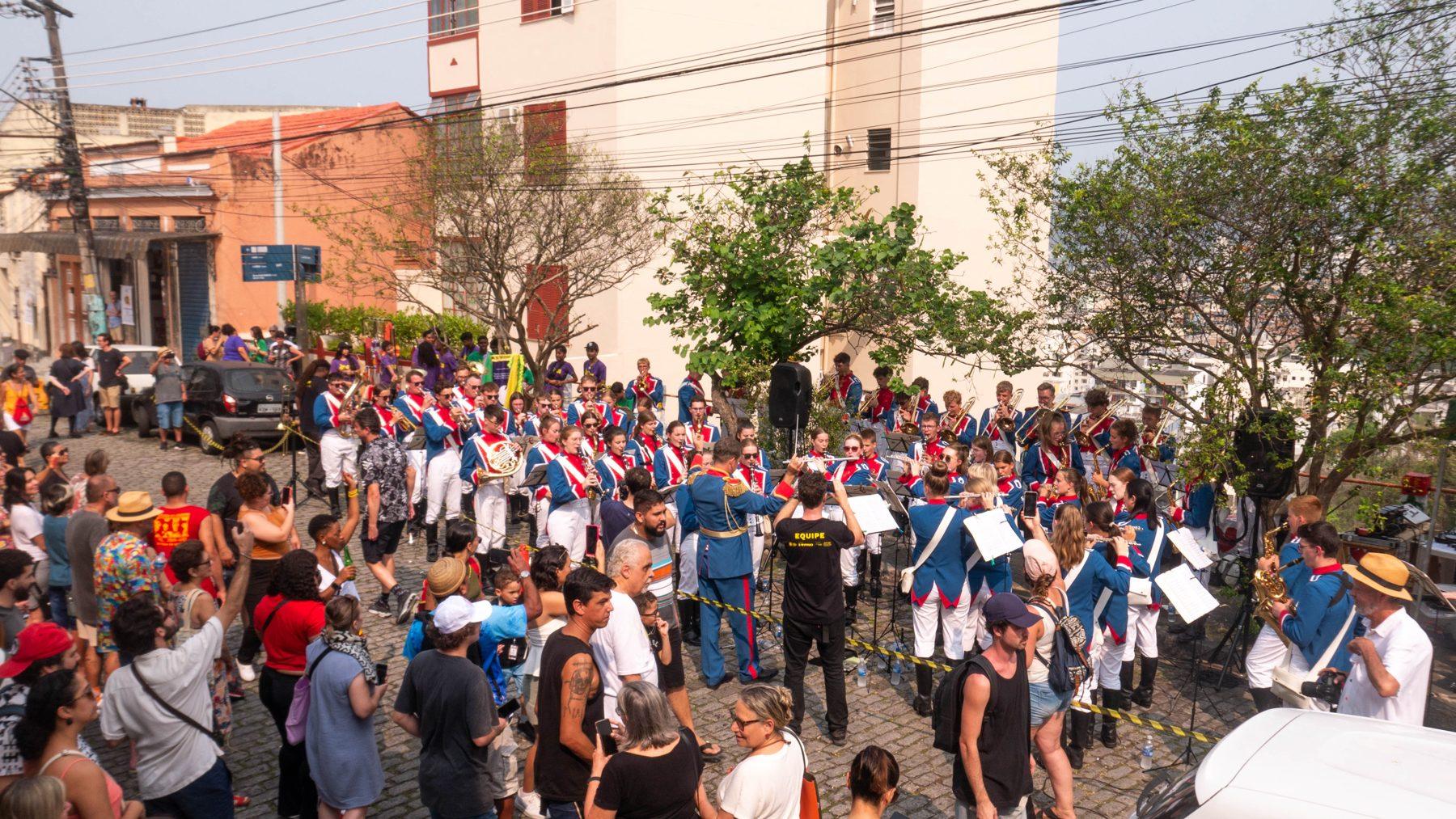 As duas bandas reunidas no festival Arte de Portas Abertas