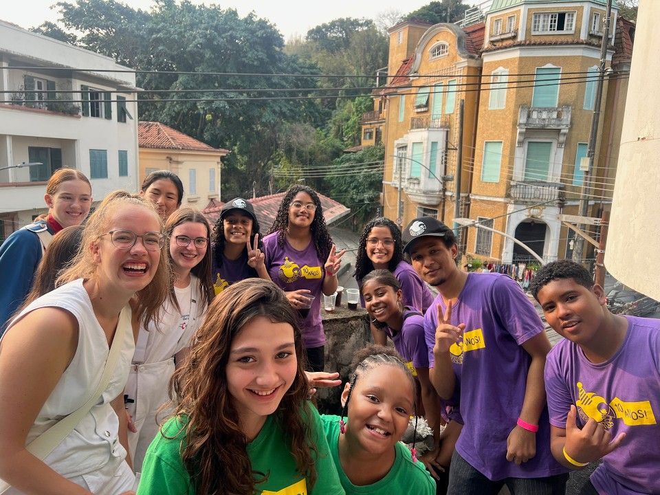 As duas bandas tocando juntas no intercâmbio de 2024
