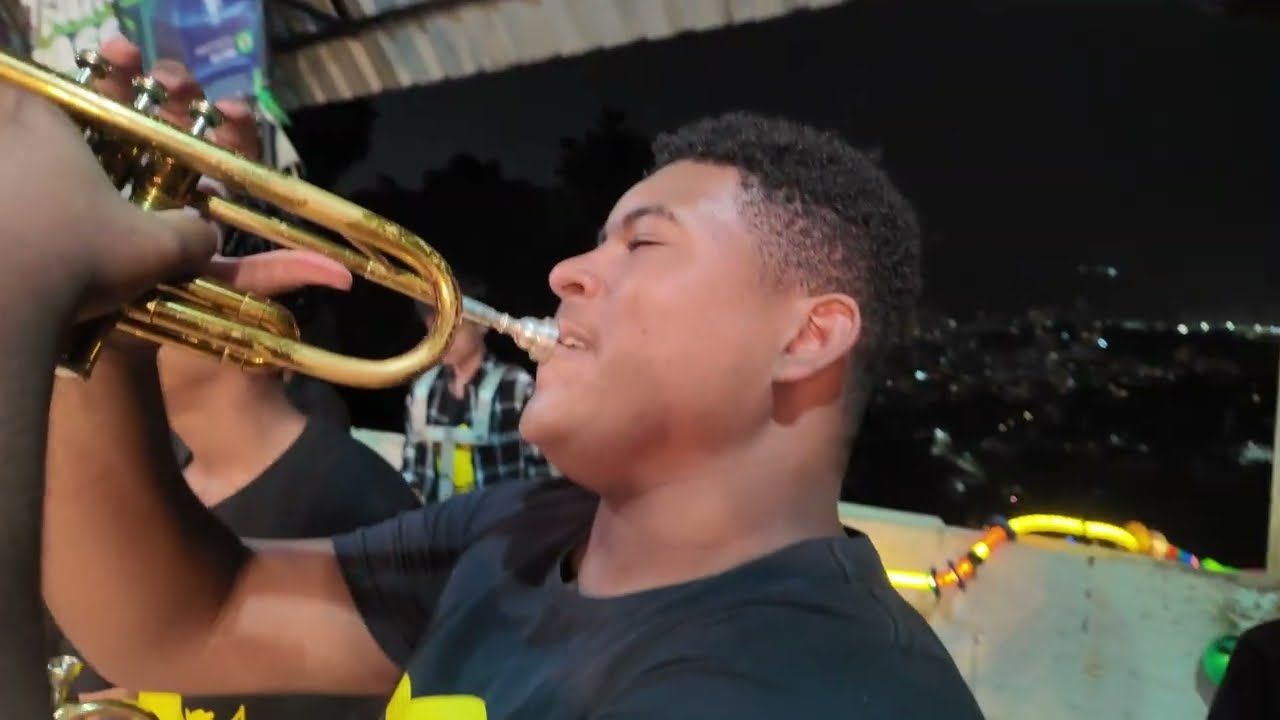 Trompetista da Banda Preta tocando Taj Mahal no Baile Brass, na Pereira da Silva