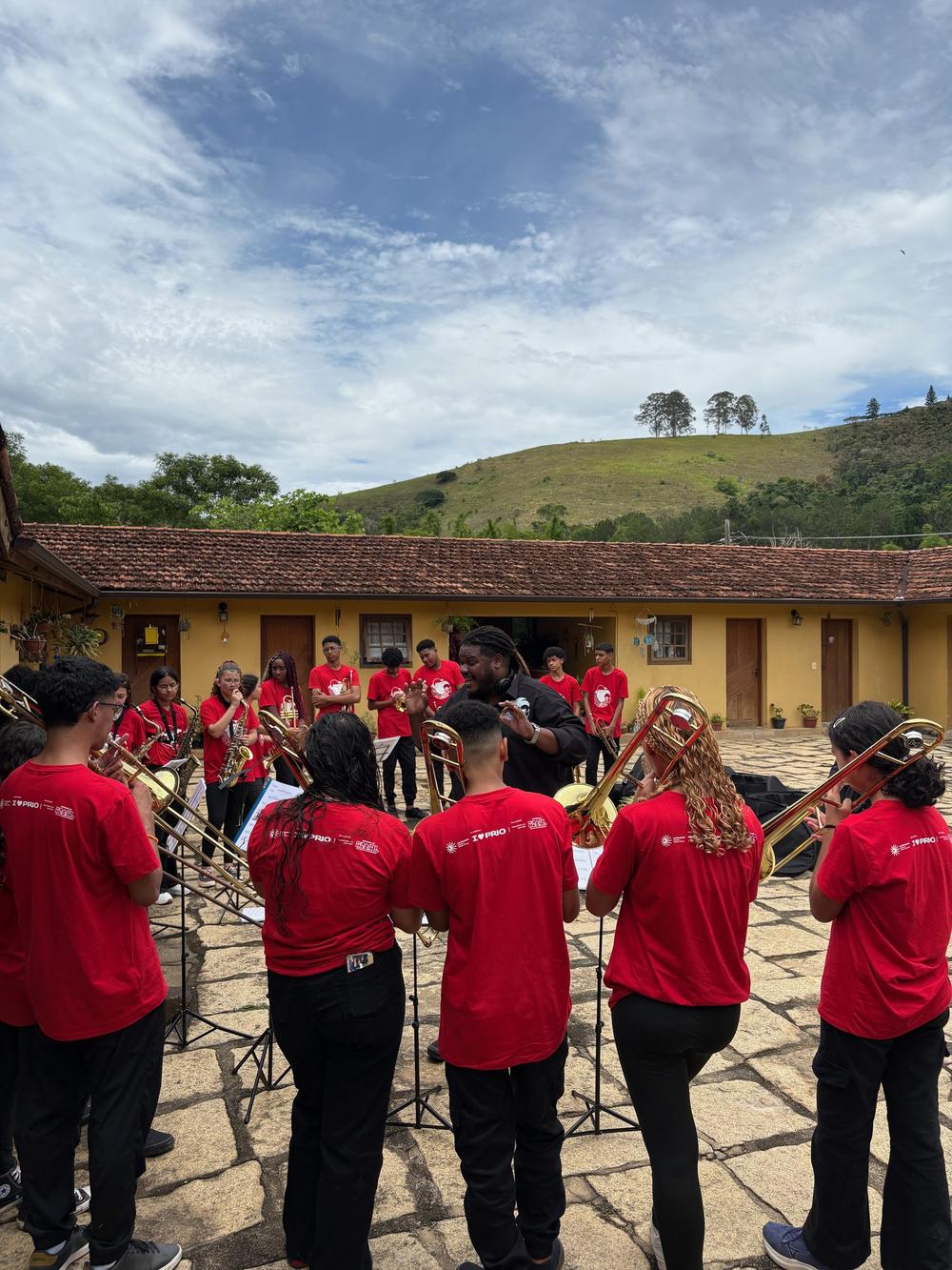 Band performing at Bosque dos Vales in Itaipava